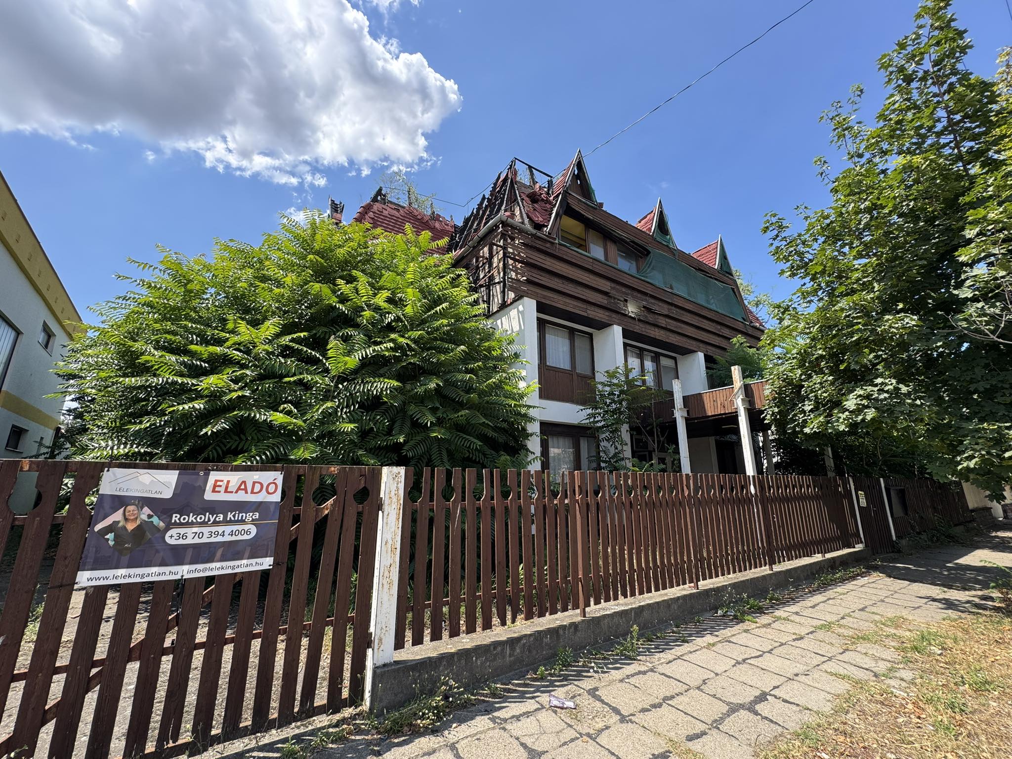 Soltvadkert központi részén három szintes irodaház