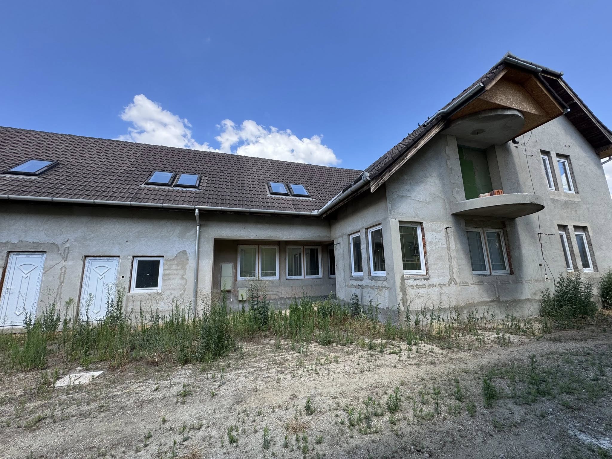 6-8 Társasházi lakás-Családiház